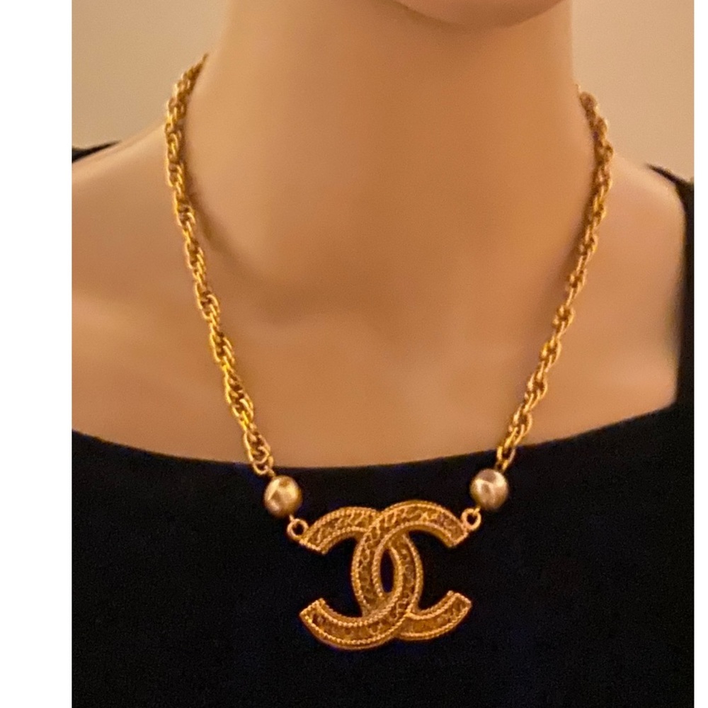Chanel cc logo pearl vintage necklace